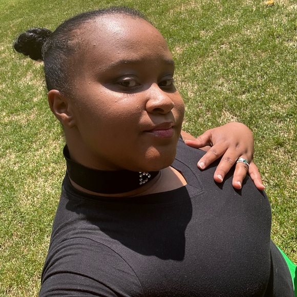 Meet your Posher, Joyce - Picture 2 of 2